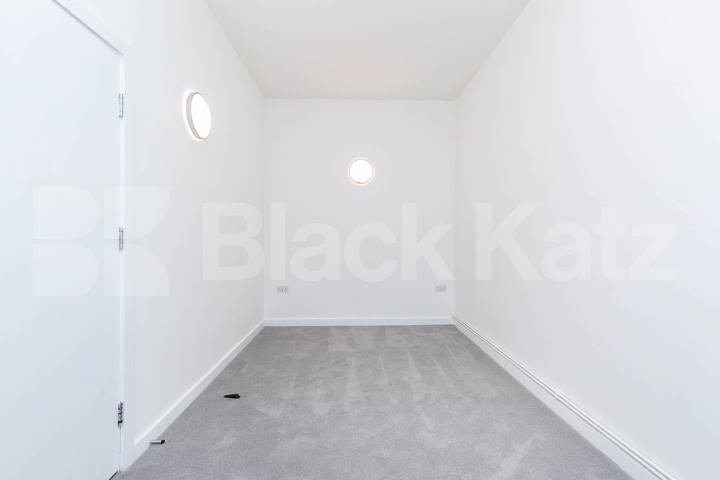 Modern Live/work apartment with loft style features in the popular Dalston Ability Plaza - Kingsland Road, Dalston